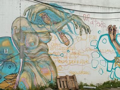 Corps translucide et crâne, par Raoni — Street art à Lisboa