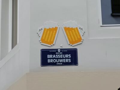 Beer Mugs Mosaic on Rue des Brasseurs — Street art by Mifamosa in Bruxelles
