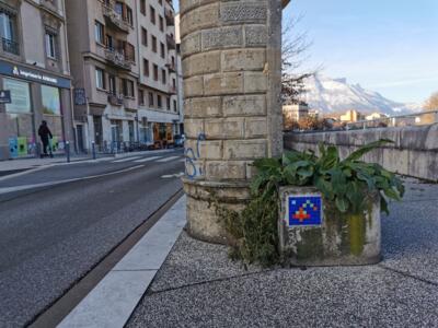 GRN_37, Space Invader de la voie de Corato — Street art de Invader à Grenoble