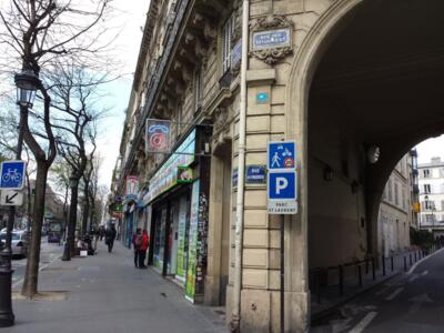 PA_549, Space Invader on Rue des Vinaigriers — Street art by Invader in Paris