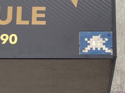BRL_10, Space Invader on Naunynstraße — Street art by Invader in Berlin