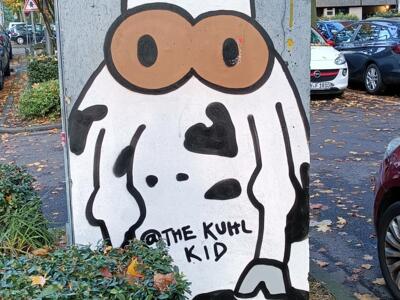 Cow on an electrical cabinet — Street art by The Kuhl Kid in Köln