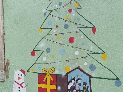 Sapin de Noël et Crèche — Street art à Lisbon
