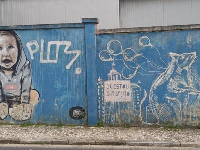 Hooded child and animal with balloons — Street art in Lisboa