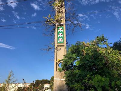 MARS_72, Space Invader on 42 Boulevard de la Colline — Street art by Invader in Marseille
