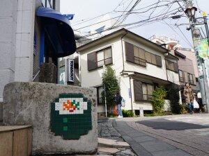 TK_138, Space Invader de Jingumae 6-chōme — Street art de Invader à Tokyo