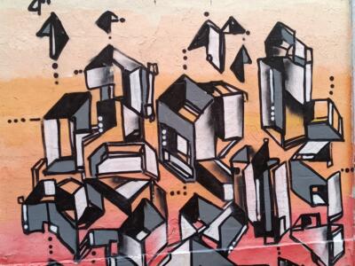 Volumes blancs et flèches par le Kollektif LULA — Street art à Marseille