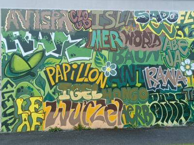 Mur des mots verts franco-allemand — Street art à Plérin