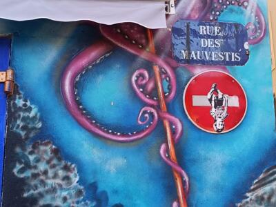 Calmar au trident rue des Mauvestis — Street art à Marseille
