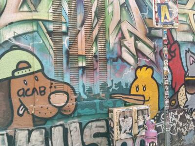 Capped dog and loud-mouthed characters — Street art in Marseille