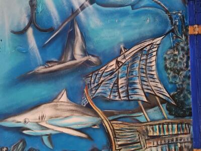 Requins autour d'une épave — Street art à Marseille