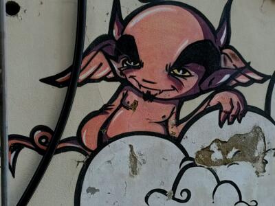Diablotin à auréole sur un nuage — Street art à Lisboa