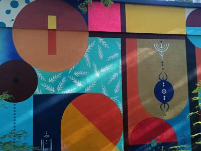 Composition géométrique aux disques colorés — Street art de LLOEILL à Nantes
