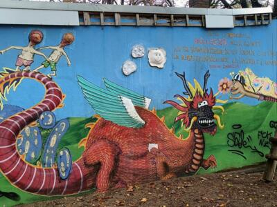 Winged dragon in the schoolyard — Street art in Köln