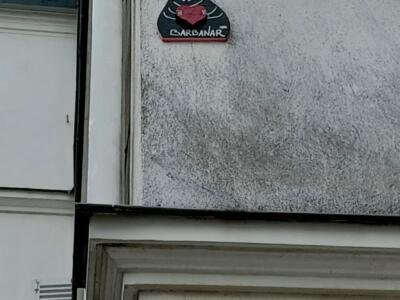Barbanar au cœur rouge — Street art de A2 à Paris
