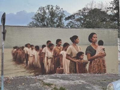 Procession of Women and Children — Street art by Hanna Lucatelli in São Paulo