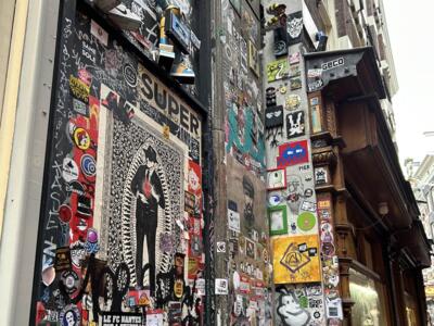 AMS_14, Space Invader de Gravenstraat — Street art de Invader à Amsterdam