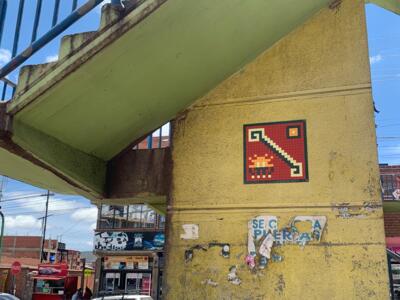 POTI_35, Space Invader d'Avenida Universitaria — Street art de Invader à Potosí