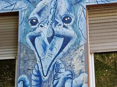 Baby Dragon between the Windows — Street art in Berlin
