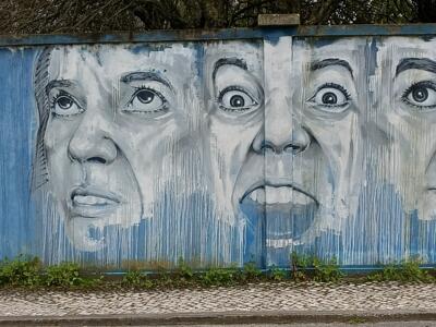 Trois visages aux yeux écarquillés — Street art à Lisboa