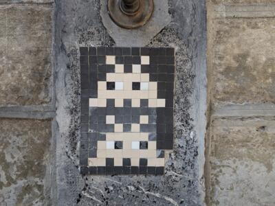 LSN_16, Space Invader on Escaliers Marc-Louis Arlaud — Street art by Invader in Lausanne
