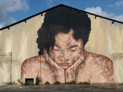 Femme aux iris par Tanala — Street art de Tanala à Nantes