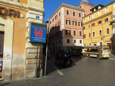 ROM_67, Space Invader de Piazza di Trevi — Street art de Invader à Roma
