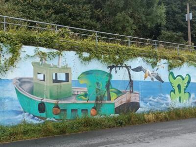 Chalutier vert et goéland — Street art à Saint-Brieuc