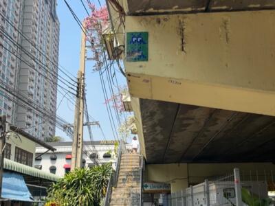 BGK_46, Space Invader de Soi Sukhumvit 55 — Street art de Invader à Bangkok