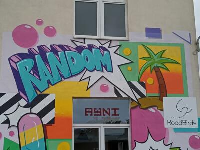 Random, pop facade at the coffee roaster — Street art in Köln