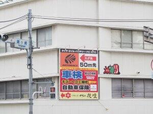 TK_111, Space Invader de Komazawa-dori — Street art de Invader à Tokyo
