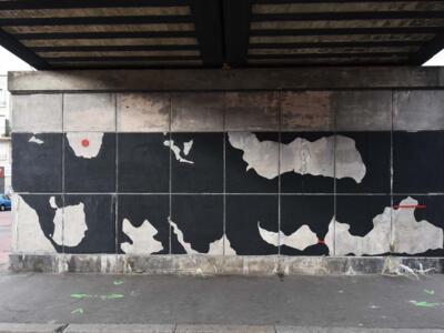 Carte noire sous le pont de Vaucelles — Street art de Apôtre à Caen