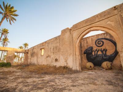 Chameleon at the arch — Street art by Roa in Djerba