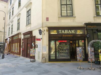 WN_32, Space Invader on Stephansplatz — Street art by Invader in Wien