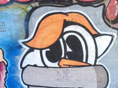 Canard cartoon dans un pot de fleurs — Street art à Le Mans