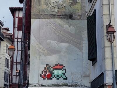 BAB_30, Space Invader de la rue Poissonnerie — Street art de Invader à Bayonne