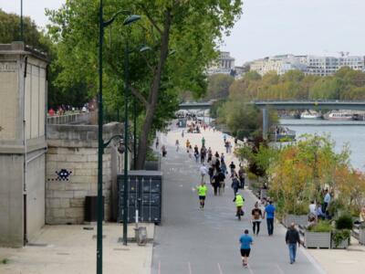 PA_380, Space Invader on Promenade des Berges de la Seine André Gorz — Street art by Invader in Paris