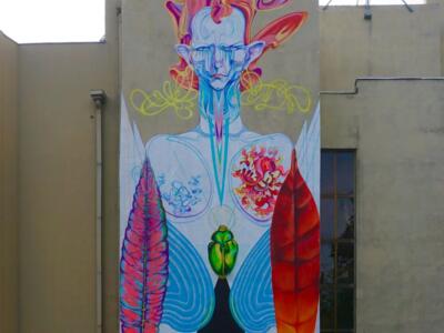 Figure au scarabée — Street art de Giorgi Maskharashvili à Tbilisi