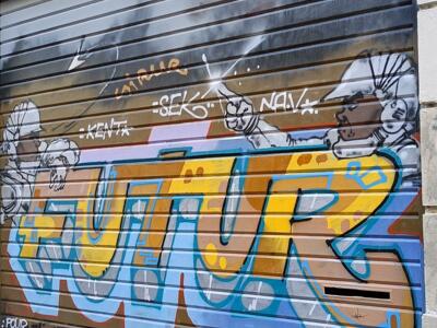 Le futur c'est maintenant, rideau peint — Street art à Marseille