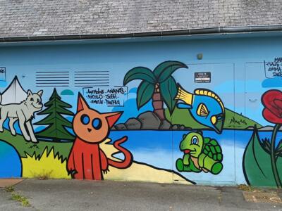 Ginger cat and schoolyard wildlife — Street art in Langueux