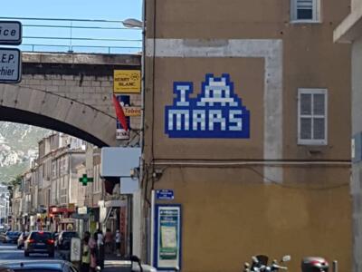 MARS_85, Space Invader on Traverse du Portugal — Street art by Invader in Marseille