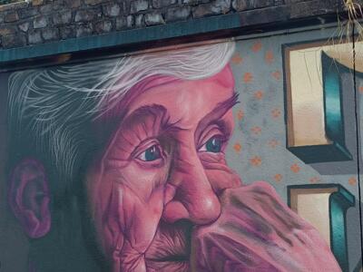 Portrait of an old woman in pink — Street art in Nantes