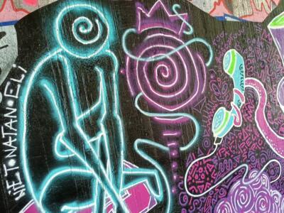 Cyan figure and purple swirls — Street art in Nantes