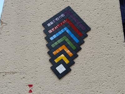 Rainbow chevron in tesserae — Street art by Waldo in Bourges
