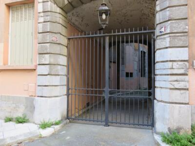 GRN_03, Space Invader on Passage du Palais de Justice — Street art by Invader in Grenoble