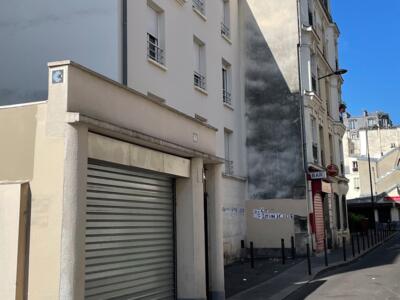 PA_318, Space Invader on 51A Rue du Volga — Street art by Invader in Paris