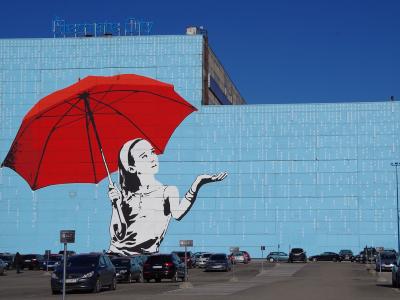 La fille d'Ülemiste — Street art de Von Bomb à Tallinn