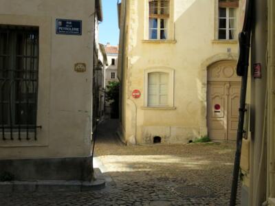AVI_22, Space Invader on 14 Rue de la Peyrolerie — Street art by Invader in Avignon