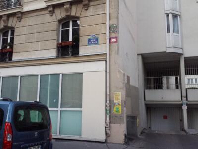PA_852, Space Invader on 10 Rue St-Maur — Street art by Invader in Paris