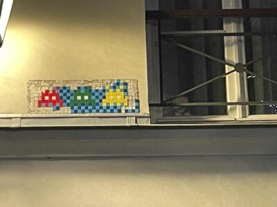 PA_640, Space Invader on Rue Lepic — Street art by Invader in Paris